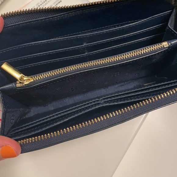 Tory Burch Wallet - Picture 4 of 5